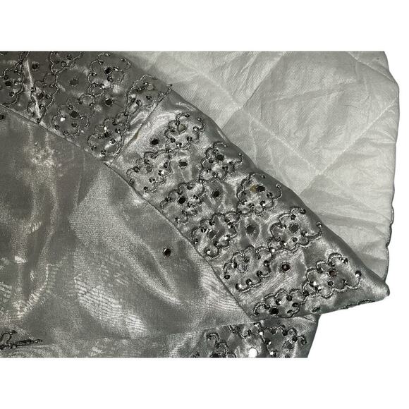 Santas Best Tree Skirt Silver Beautiful Snowflake Detailing Made in India - Picture 11 of 16